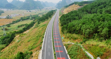 海东至马山高速公路